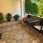 Daire Ivica House *