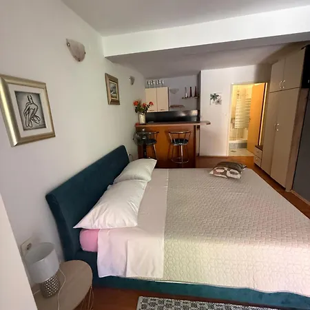 Ivica House Apartment *