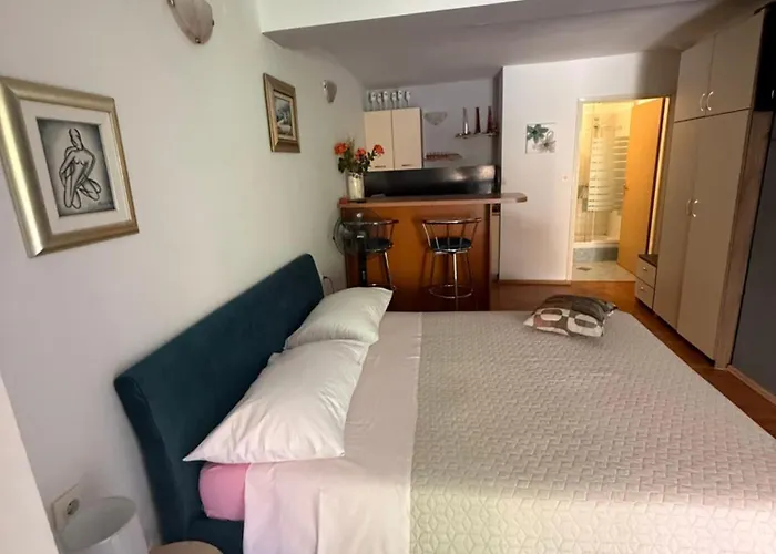 Ivica House Apartment *