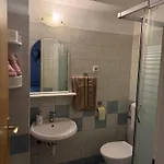 Ivica House * 비빈제